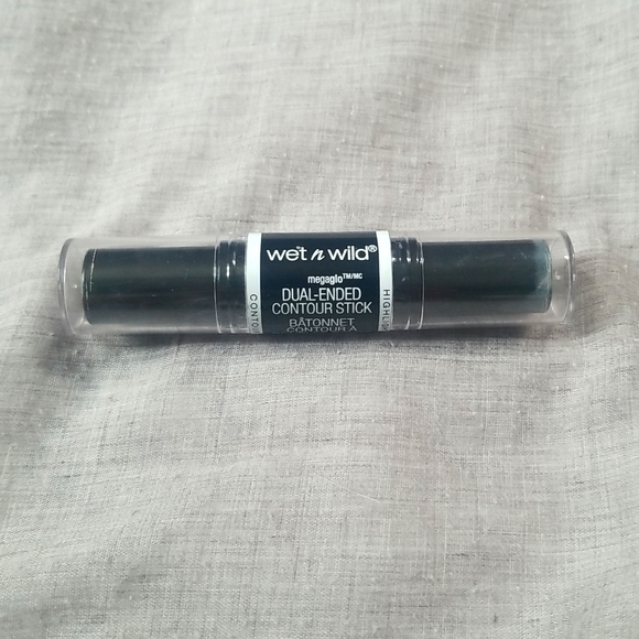 Wet N Wild Dual Stick - Picture 1 of 3
